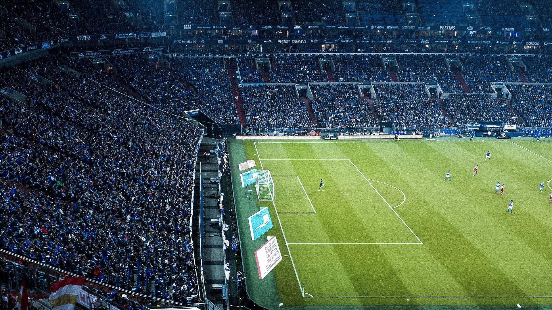 “腰旗美式橄榄球:成都七中东部赛场成现代竞技舞台”