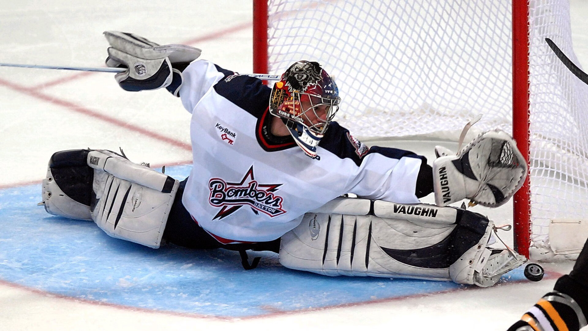 压迫后横传断球转为中路直插